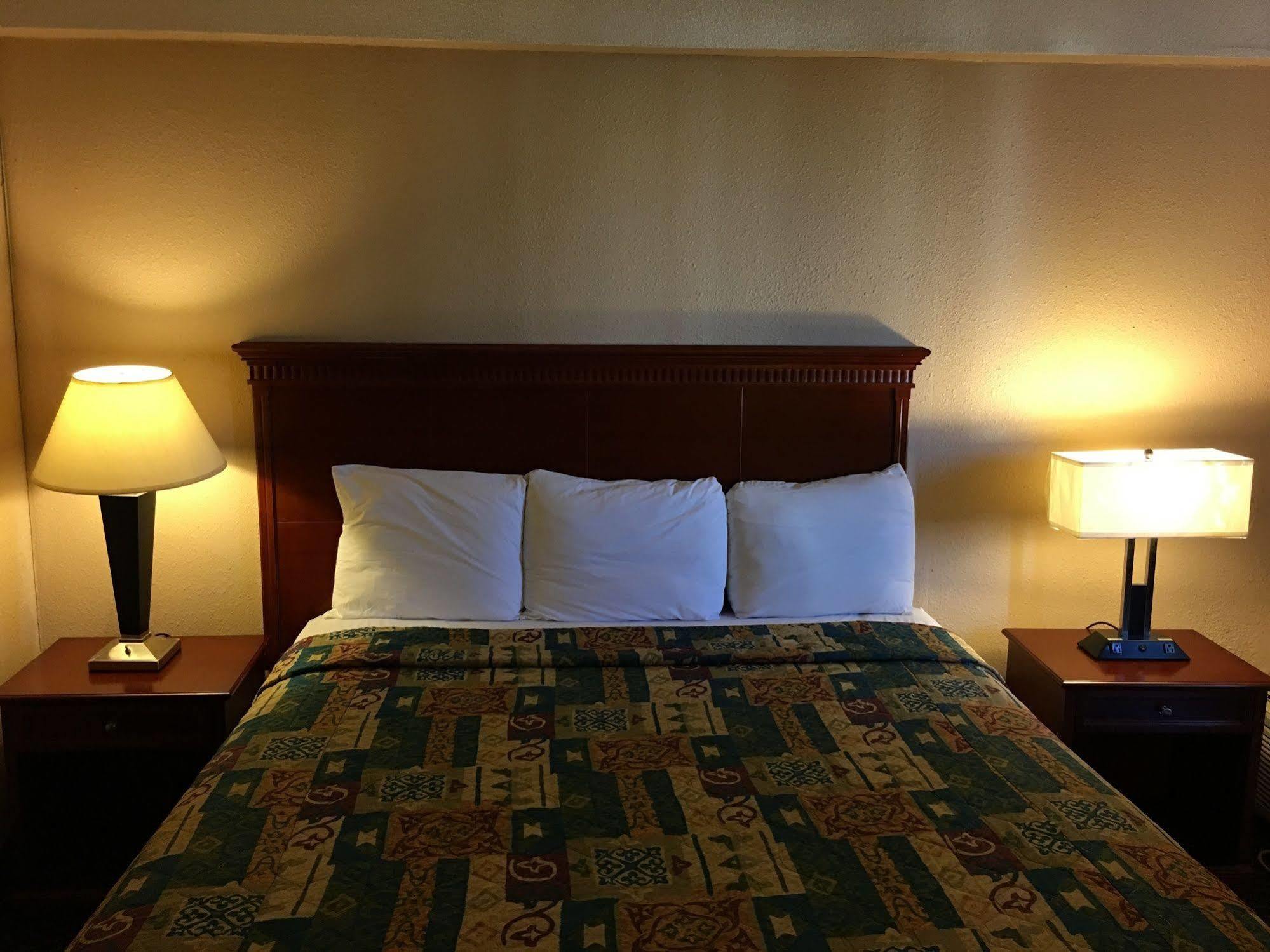 Travel Inn Petersburg Extérieur photo